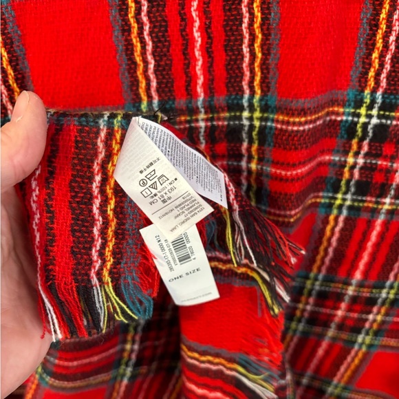 New-With-Tags Old‎ Navy Oversized Red Plaid Scarf - Picture 5 of 7